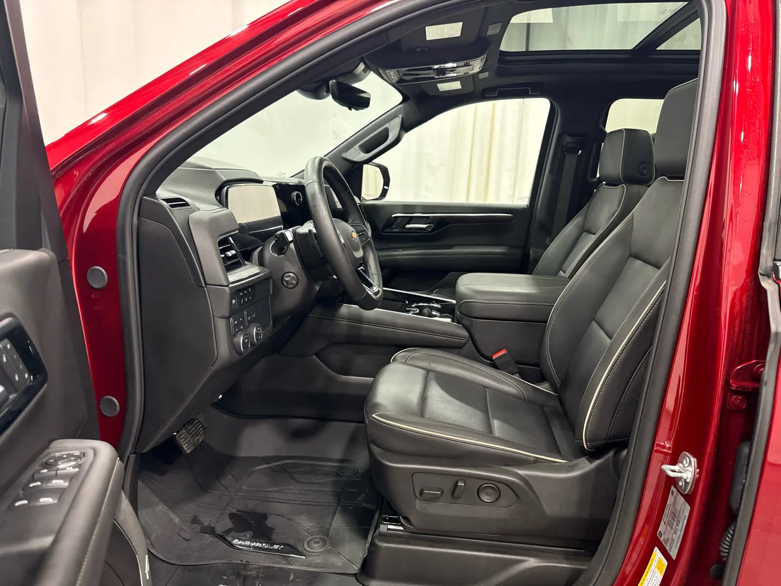 2025 Chevrolet Suburban Premier - Photo 11