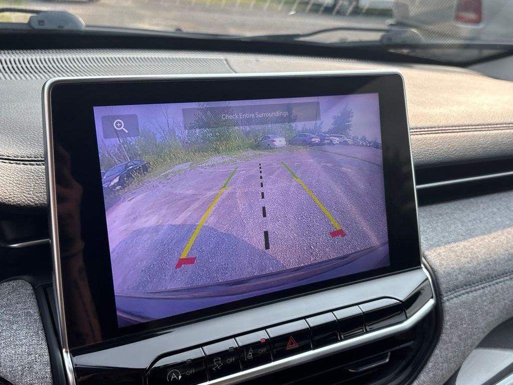 Used 2022 Black Jeep Latitude image 32