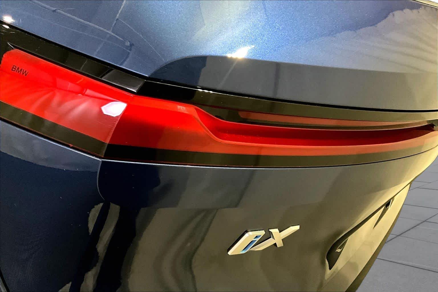Used 2024 Phytonic Blue Metallic BMW xDrive50 image 27