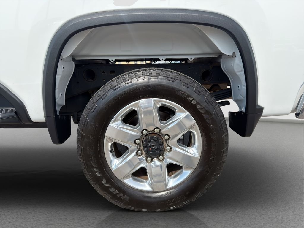 Used 2022 White Chevrolet Custom image 23