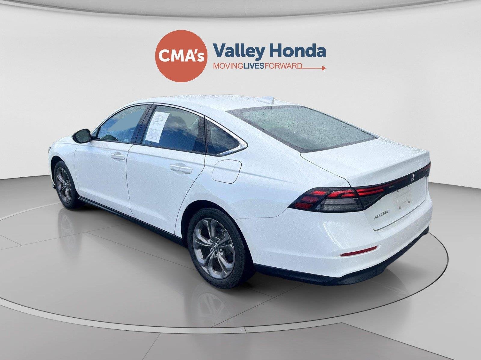 Used 2024 Platinum White Pearl Honda EX image 3