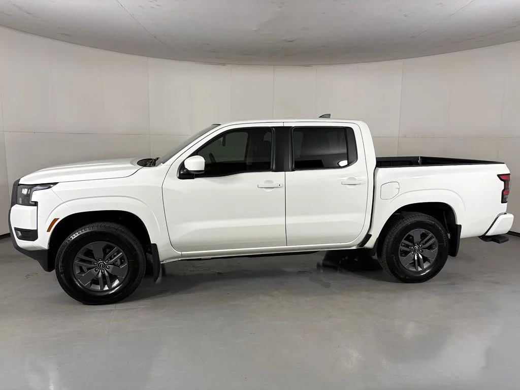 New 2026 Glacier White Nissan Crew Cab SV image 5