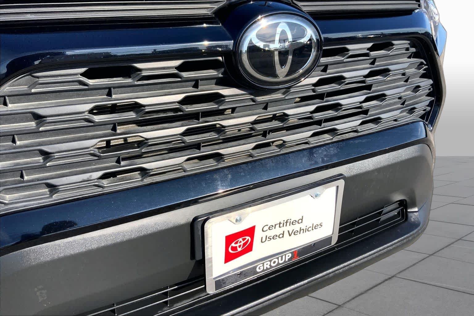 Used 2025 Midnight Black Metallic Toyota XLE image 29