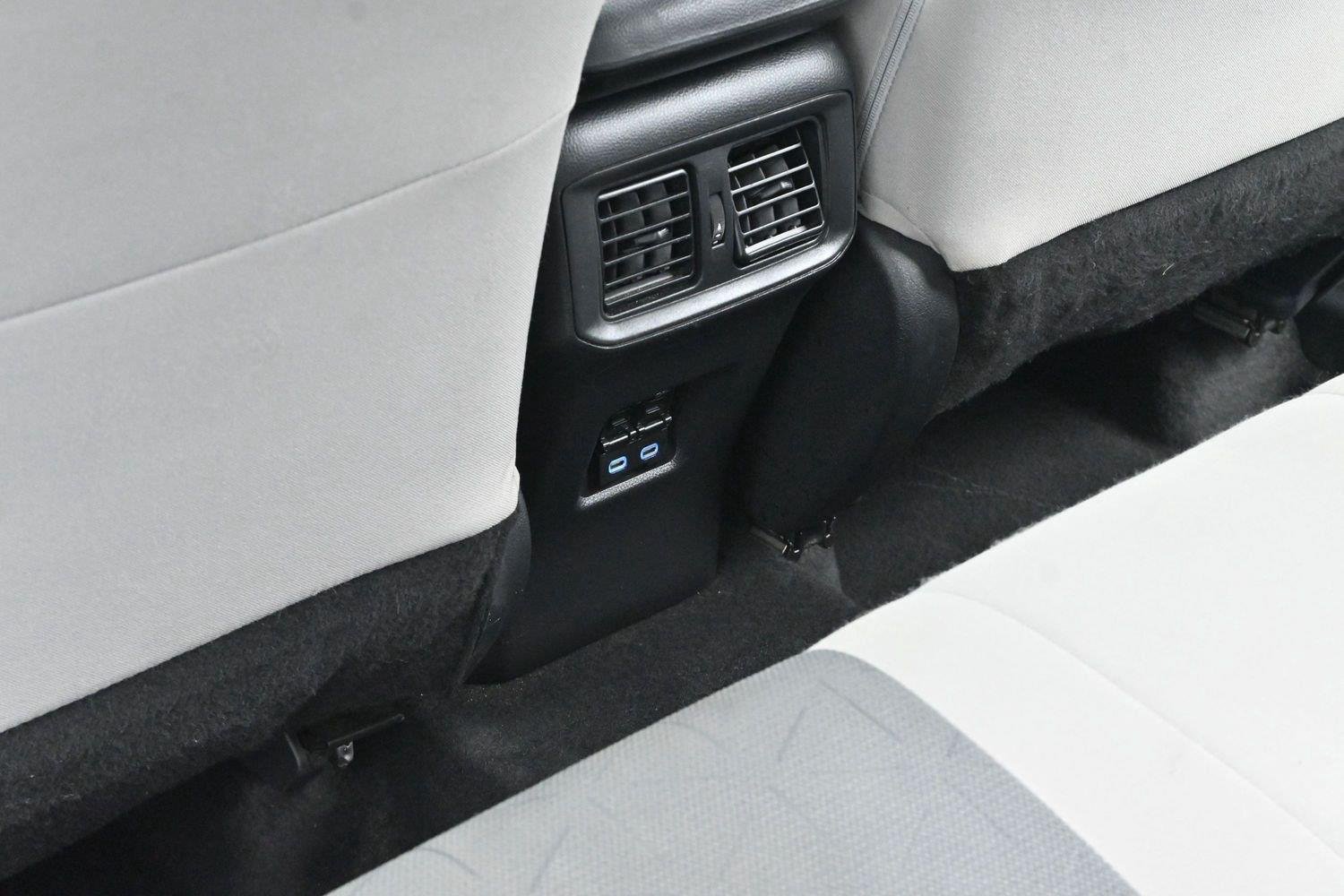 Used 2022 White Toyota XLE image 31