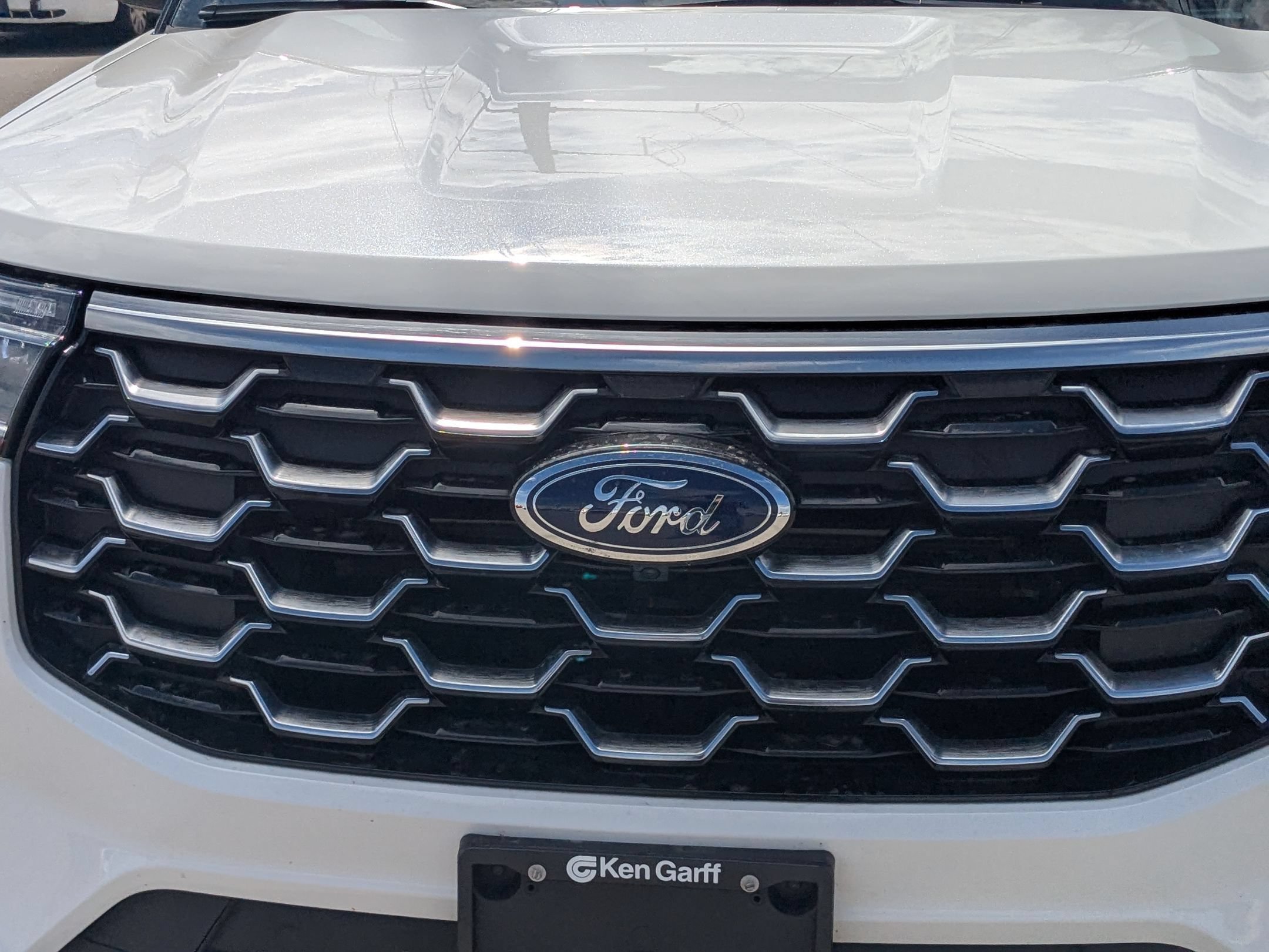 Used 2025 White Metallic Ford Platinum image 10