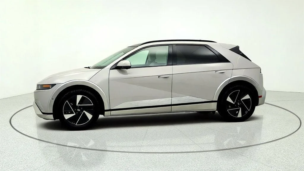 Used 2025 Cyber Gray Hyundai Limited RWD image 8