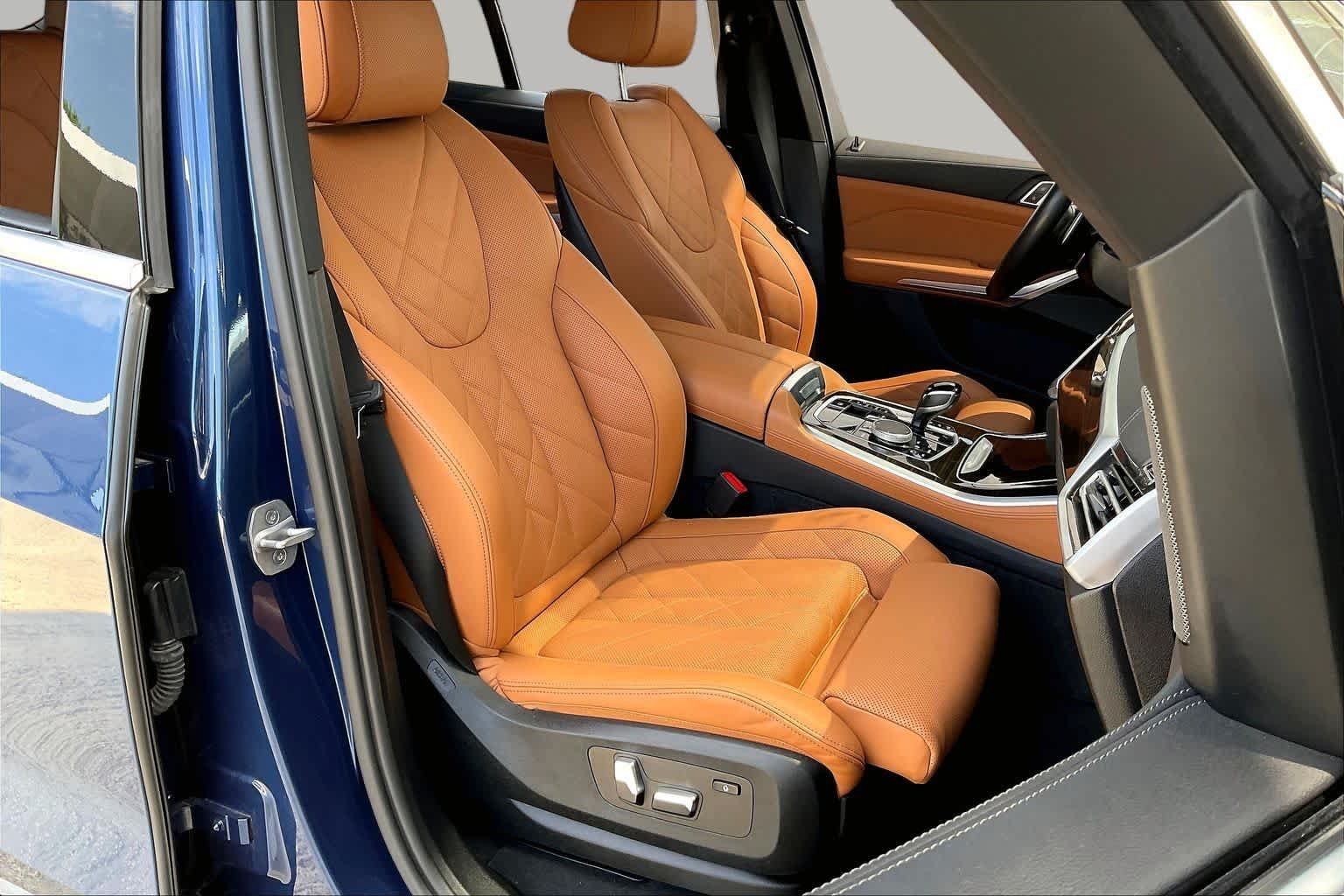 Used 2023 Phytonic Blue Metallic BMW xDrive40i image 9