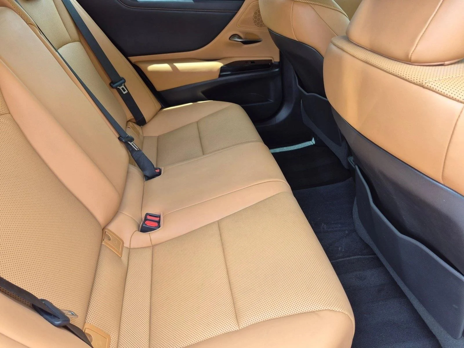 Certified Used 2022 Matador Red Mica Lexus  image 18