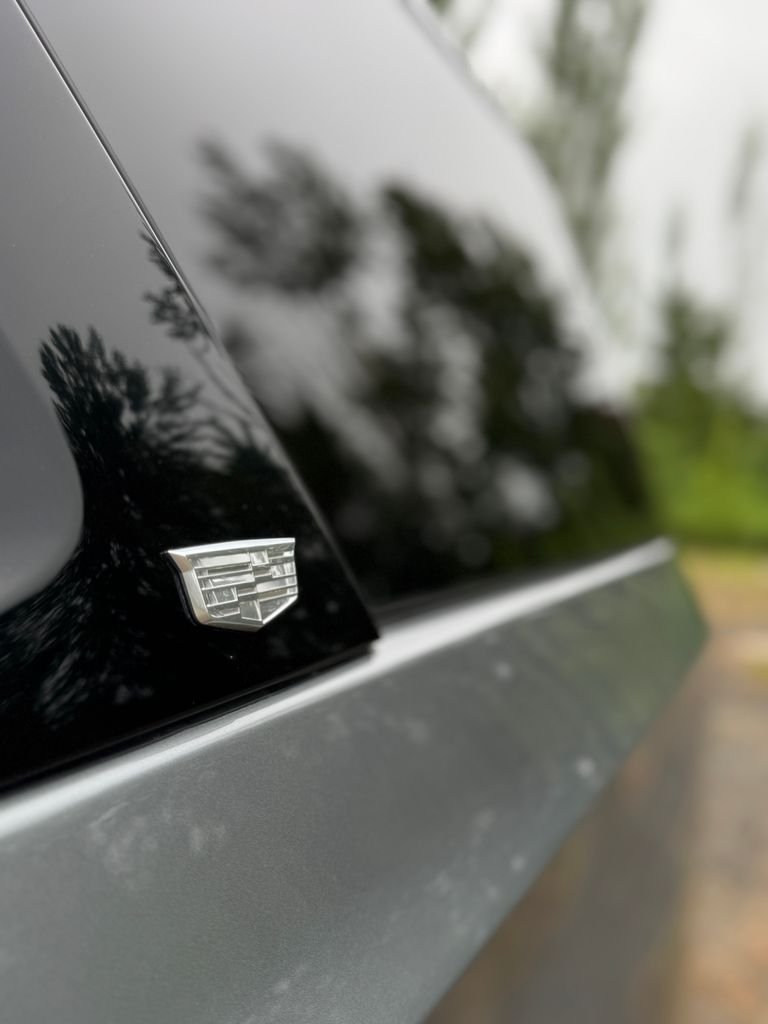 Used 2023 Argent Silver Metallic Cadillac V-Series image 59