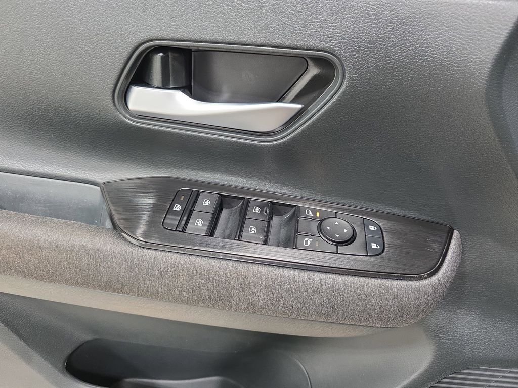 Used 2025 Aspen White Tricoat Nissan SV image 27