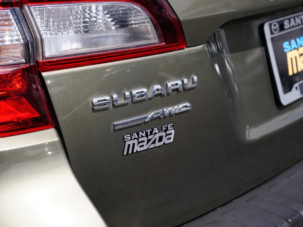 Used 2015 Wilderness Green Metallic Subaru 2.5i Premium image 11