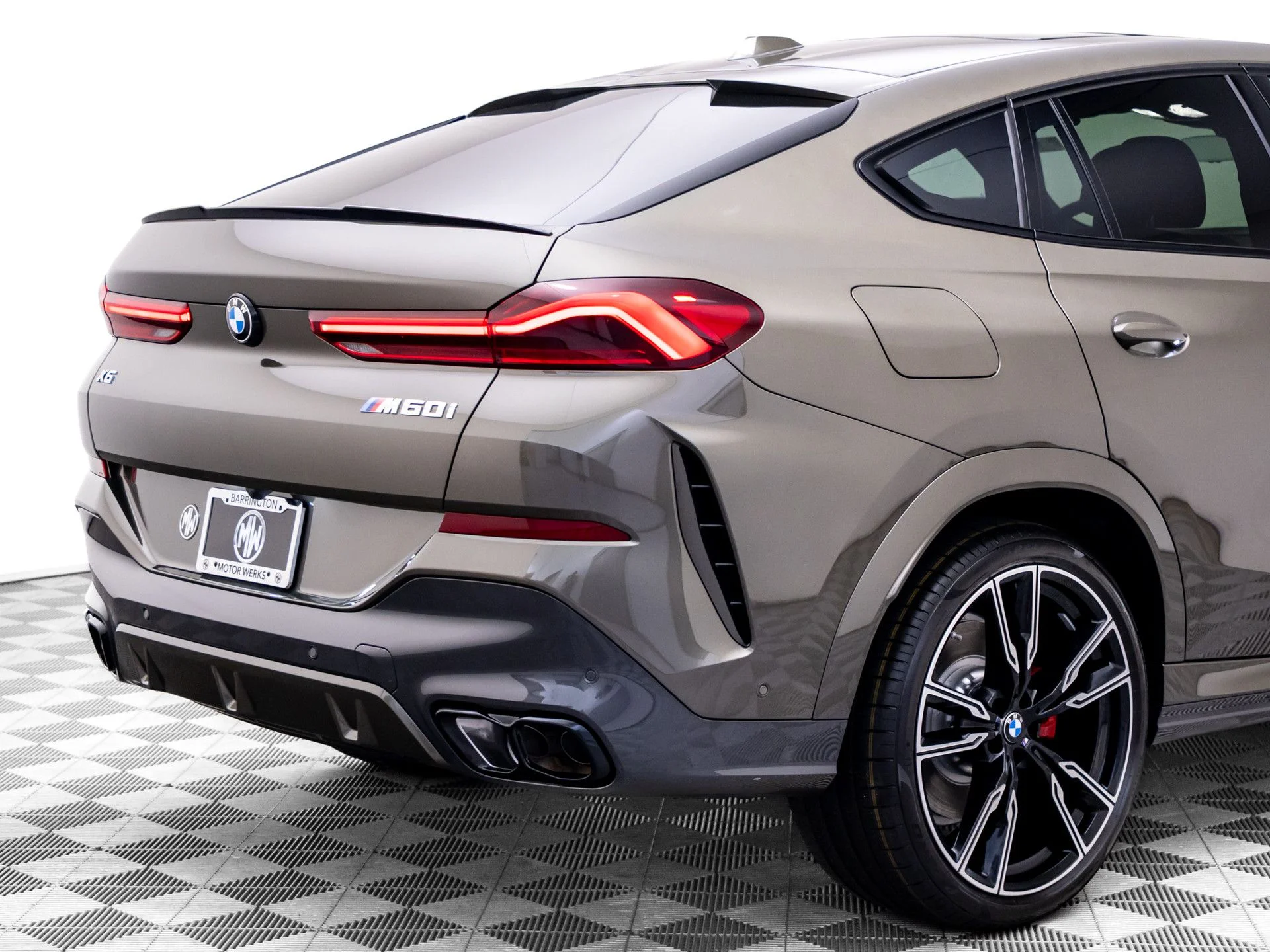 New 2027 Green BMW M60i image 36