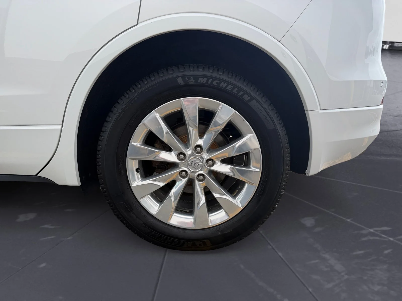 Used 2017 Summit White Buick Essence image 44