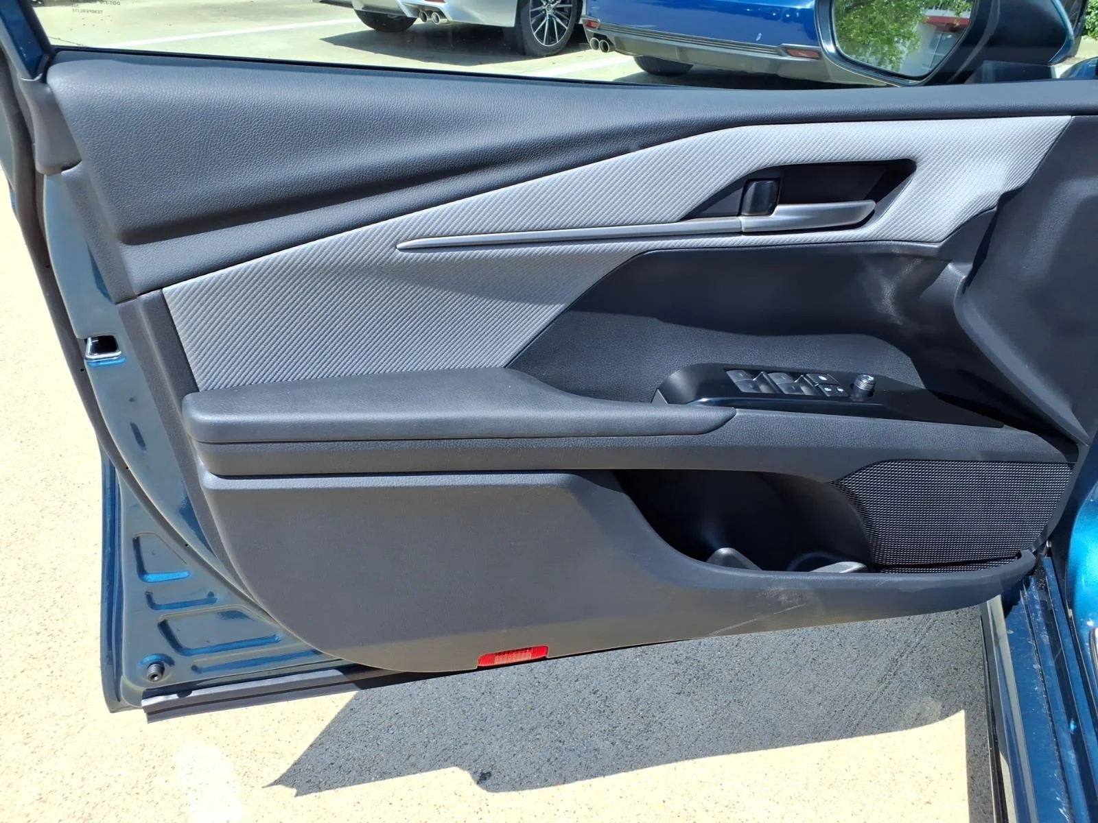 2025 Toyota Camry SE - Photo 19