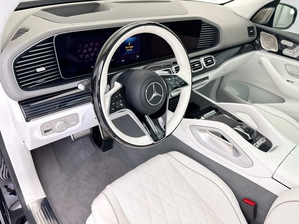 Used 2025  Mercedes-Benz Maybach GLS 600 image 9