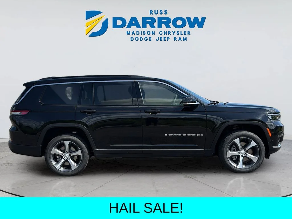 New 2025 Diamond Black Crystal Pearl-Coat Exterior Paint Jeep Limited image 6