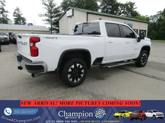 Used 2020 SUMMIT WHITE Chevrolet LT image 4