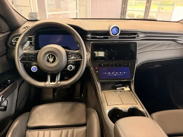 Used 2025 White Maserati Base image 15