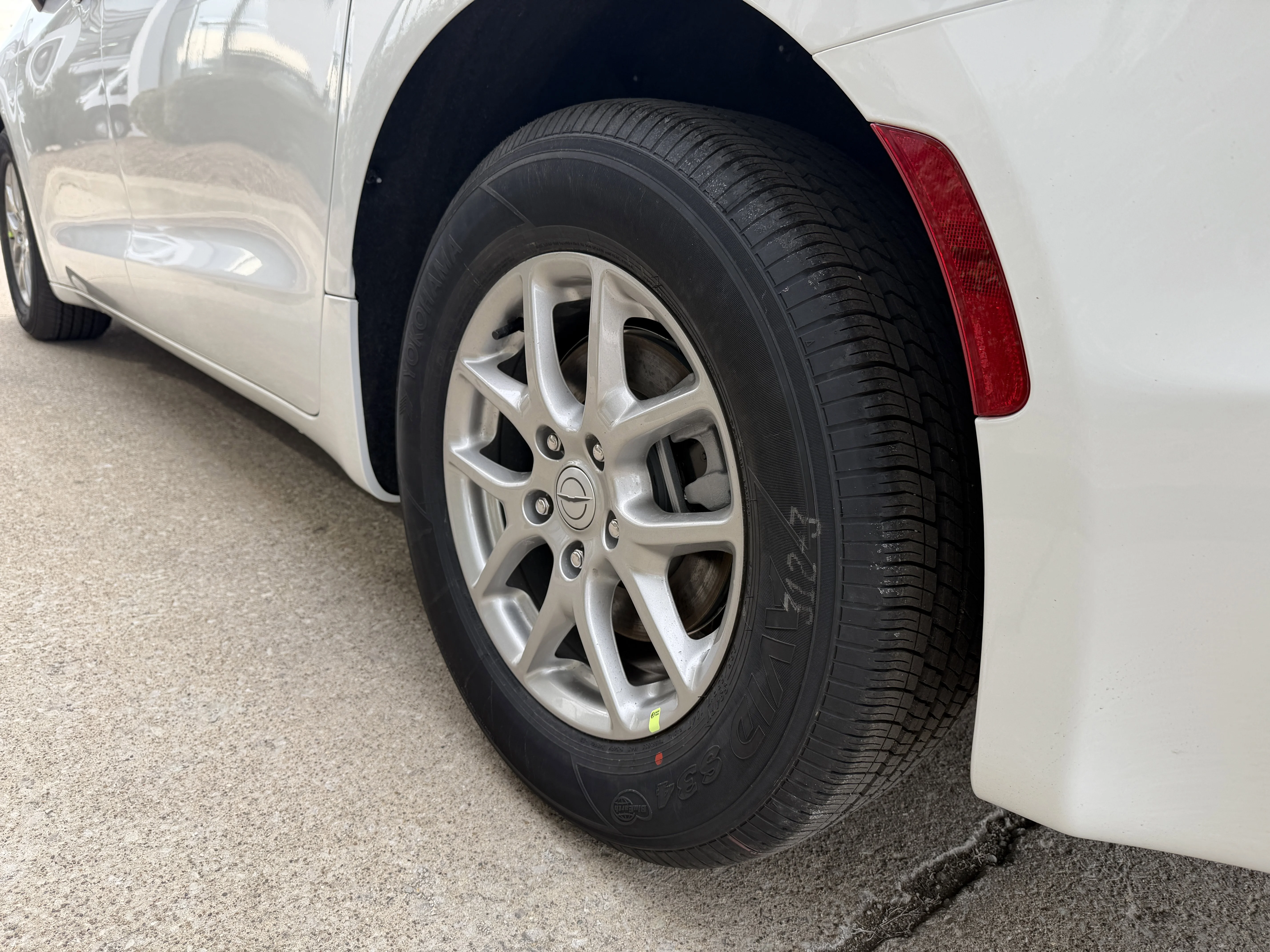 New 2026 Bright White Clear-Coat Exterior Paint Chrysler LX image 14