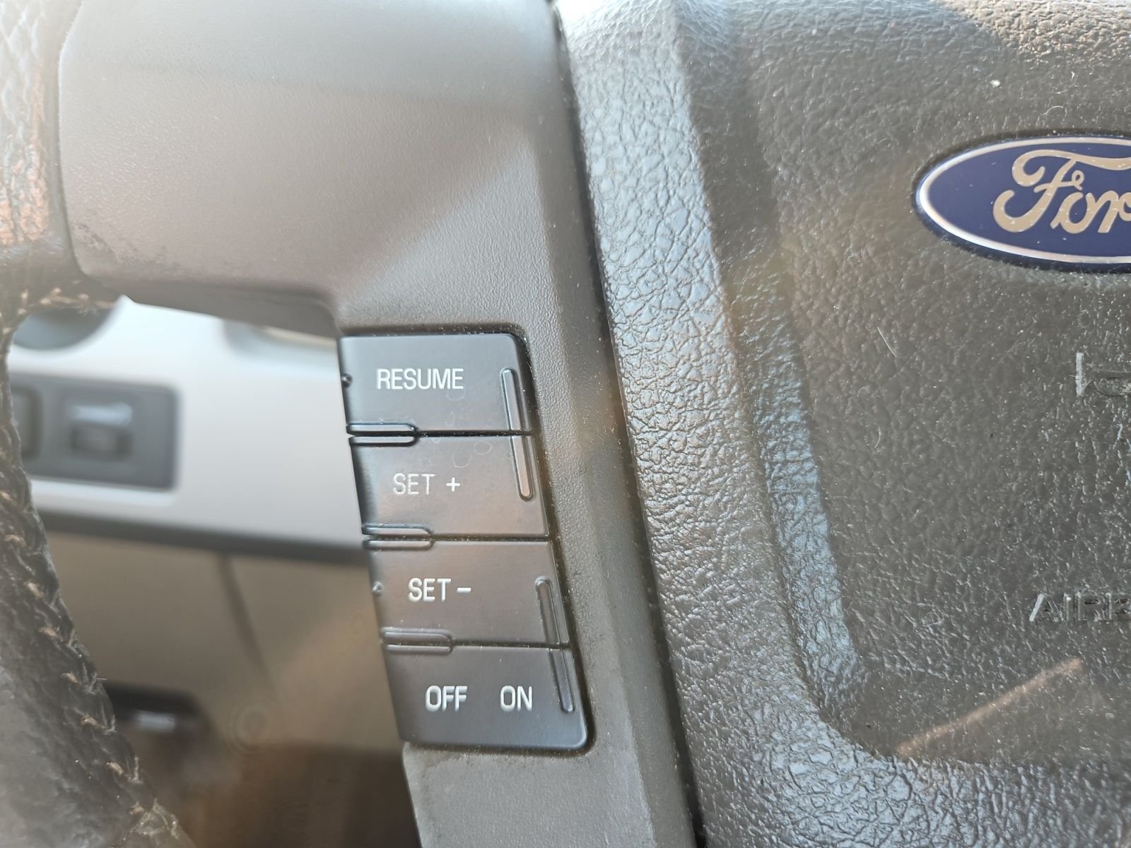 Used 2010  Ford Lariat image 24