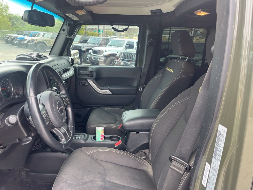 Used 2015 Green Jeep Unlimited Sahara image 9