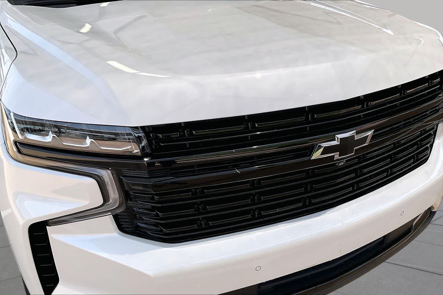 Certified Used 2024 Iridescent Pearl Tricoat Chevrolet RST image 28
