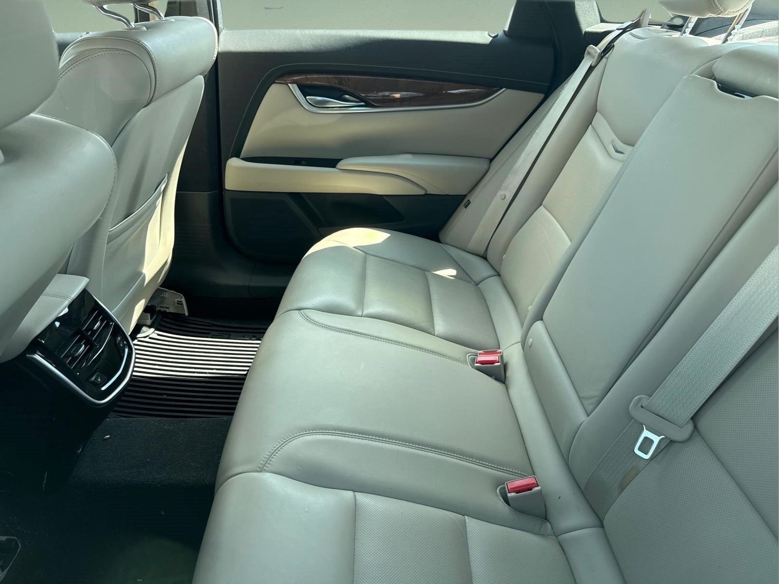 Used 2019 Crystal White Tricoat Cadillac Luxury image 6