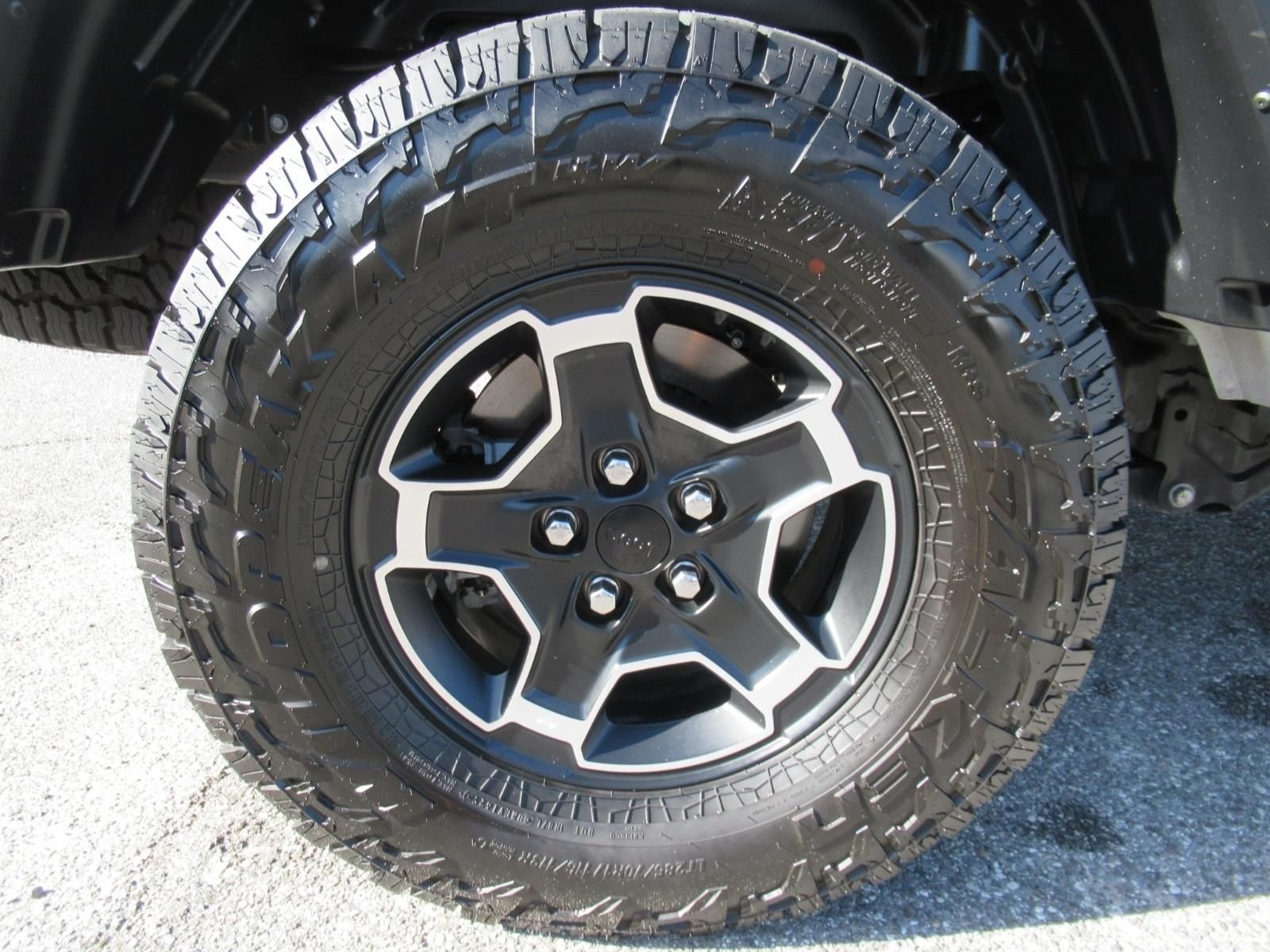 Used 2022 White Jeep Mojave image 8