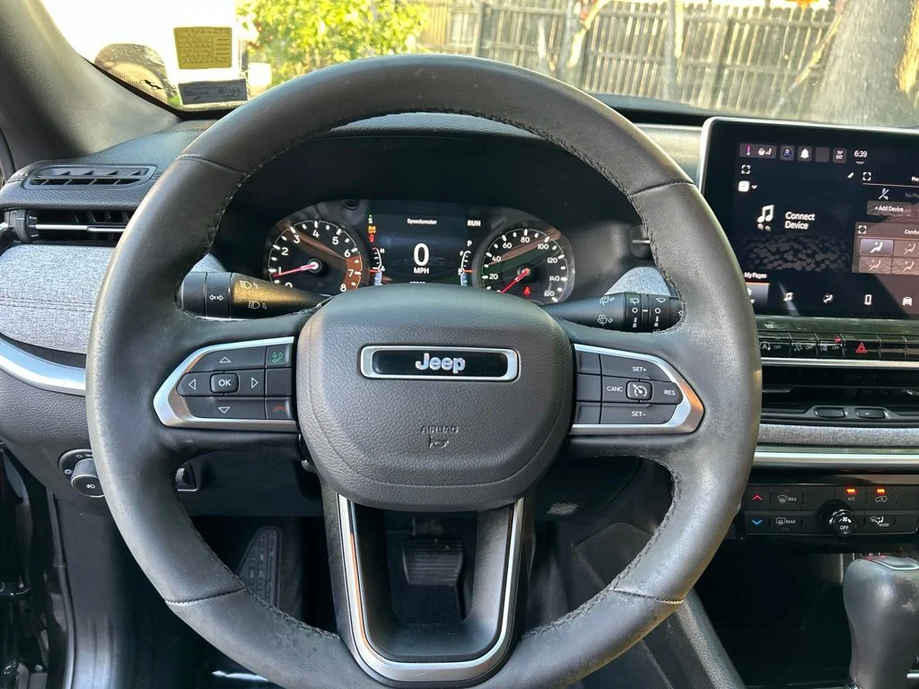 Used 2023 Black Jeep Latitude Lux image 16