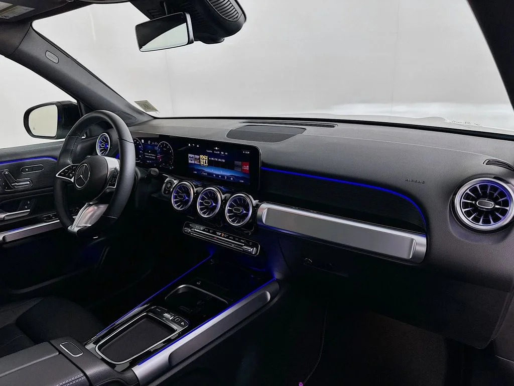 Used 2026 Black Mercedes-Benz GLB 250 image 27