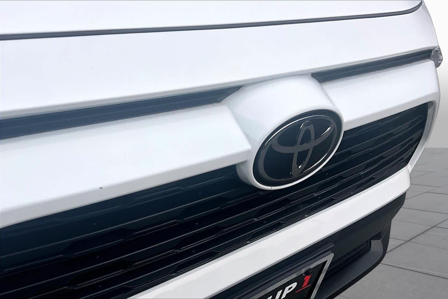 2023 Toyota RAV4 XLE - Photo 28