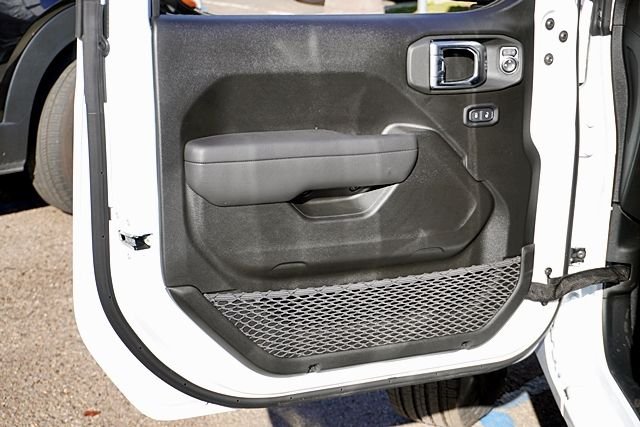 New 2026 Bright White Clear-Coat Exterior Paint Jeep Sport S image 28