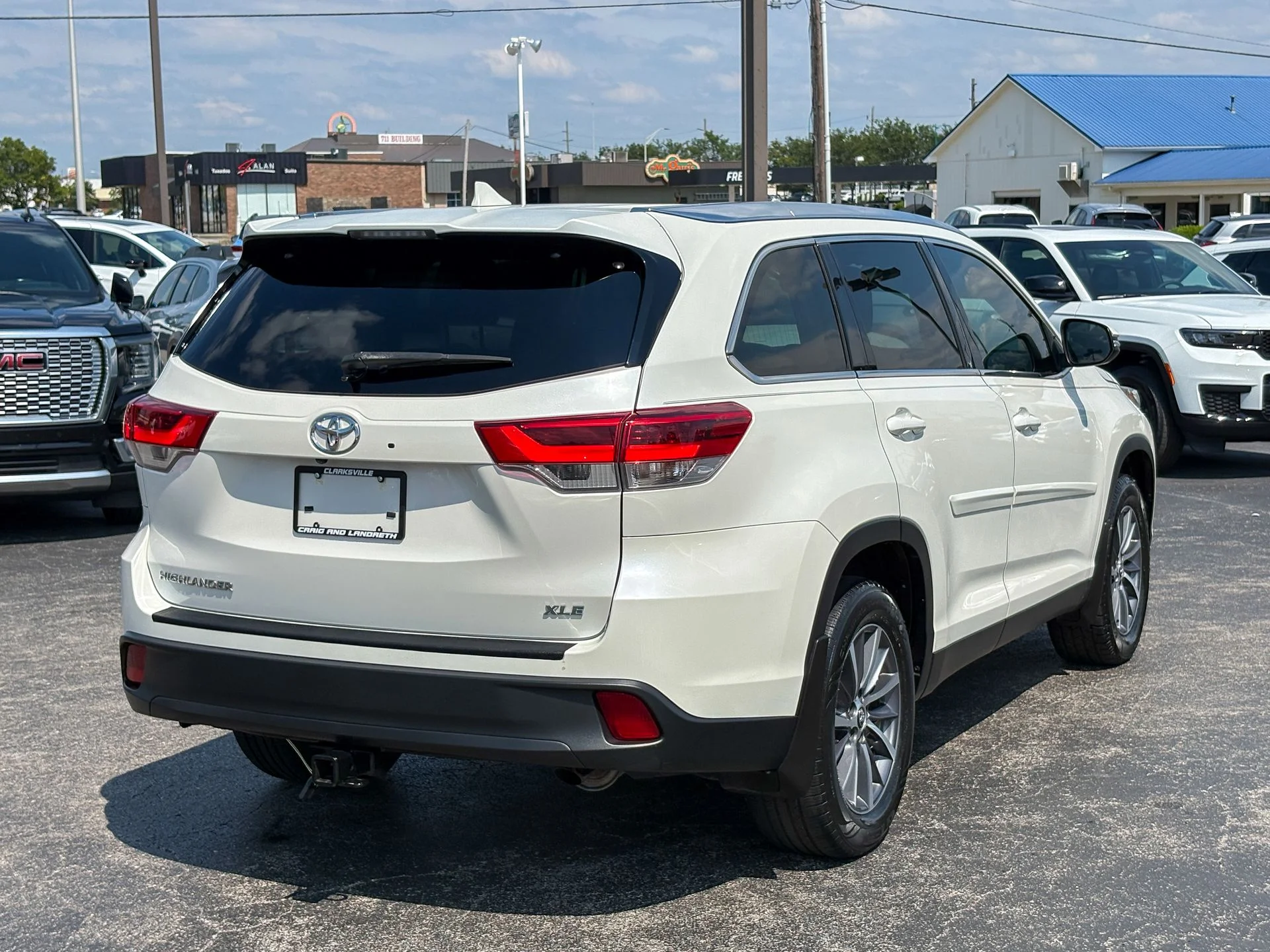 Used 2019 White Toyota XLE image 11