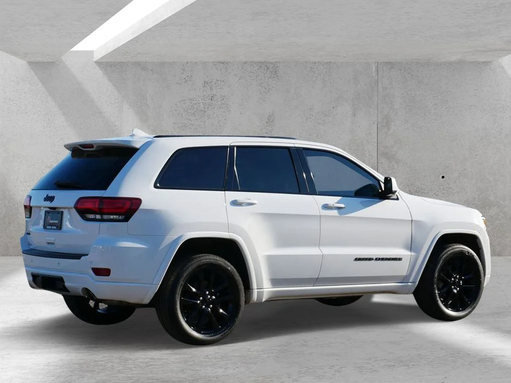 Certified Used 2021 White Jeep Laredo X image 3