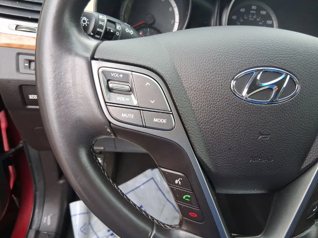 Used 2014 Serrano Red Hyundai Base image 17