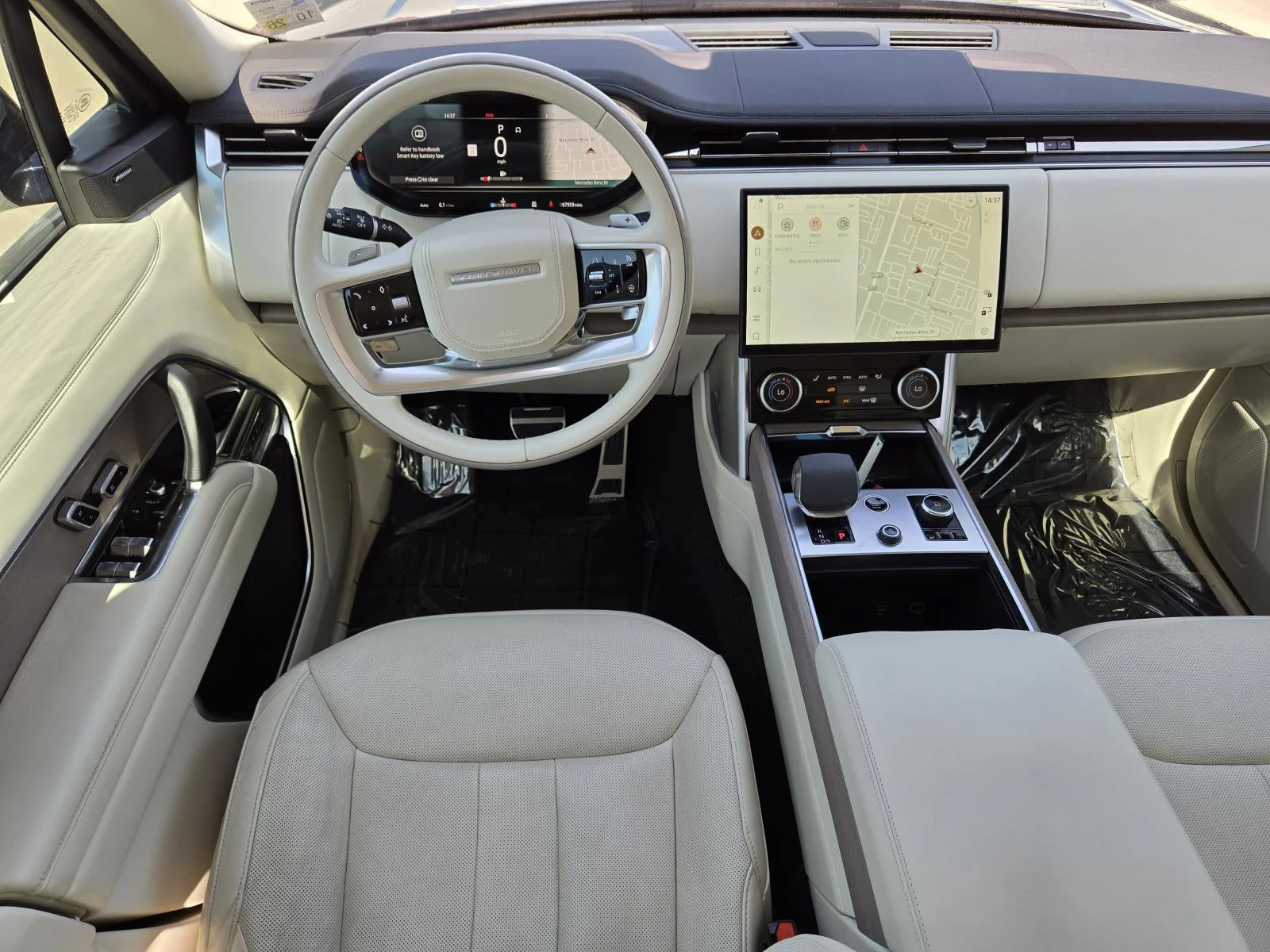 Used 2023 Santorini Black Land Rover SE image 32