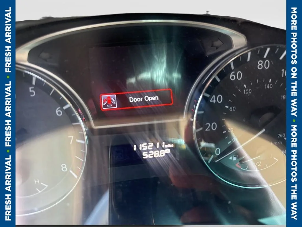 2014 Nissan Pathfinder Platinum 2WD's photo