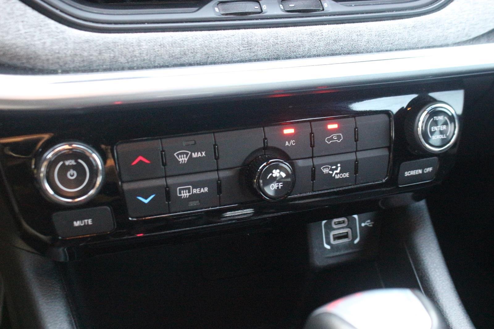 Used 2024 White Jeep Latitude image 24