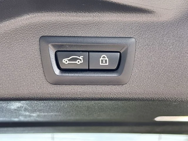 Used 2023 Gray BMW xDrive40i image 36