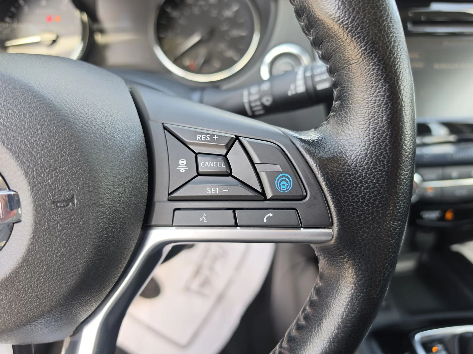 Used 2022 Red Nissan SV image 30