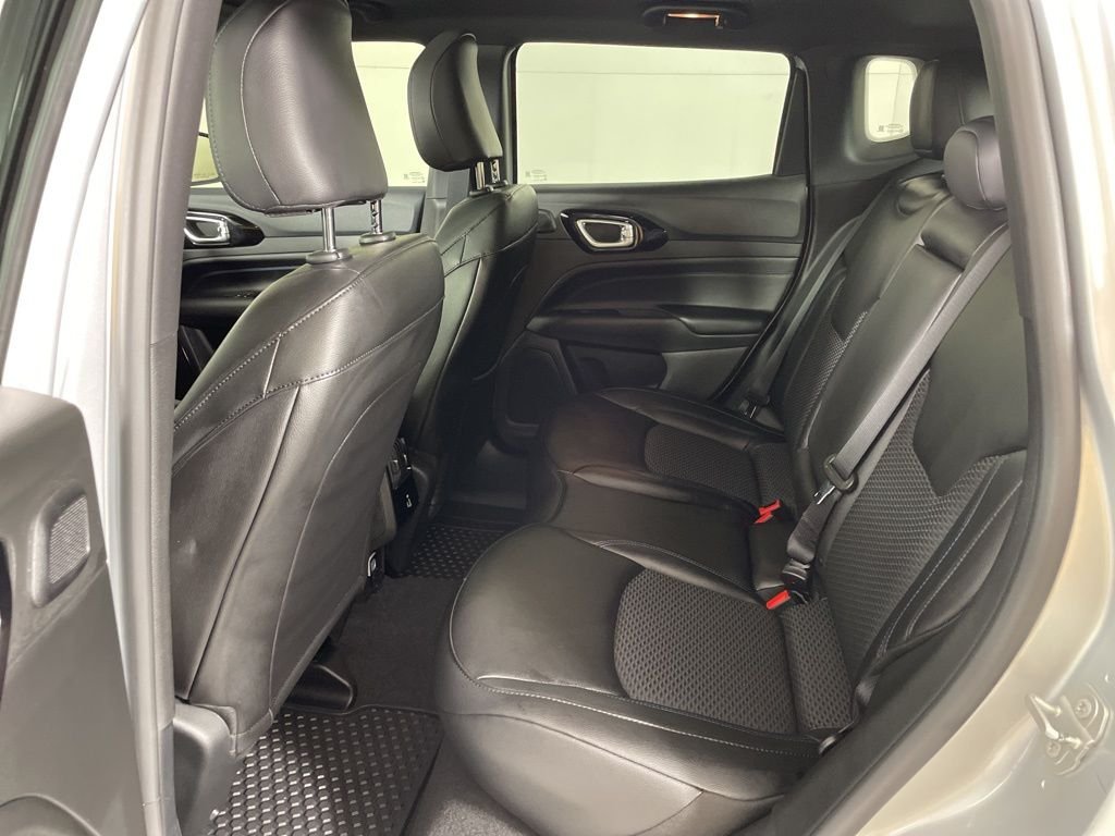 New 2026 Silver Zynith Metallic Clearcoat Jeep Latitude image 39