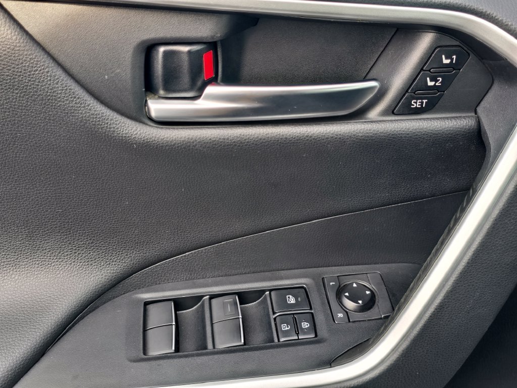 Certified Used 2019 Silver Toyota Limited image 28