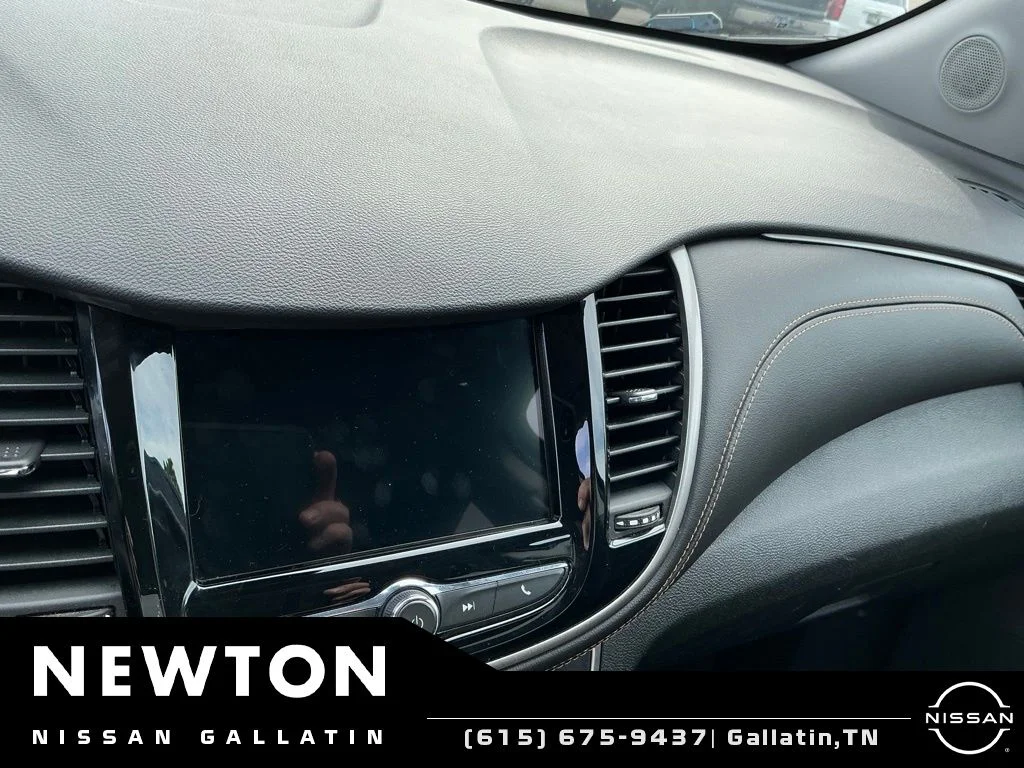 Used 2018 Summit White Chevrolet LT image 15