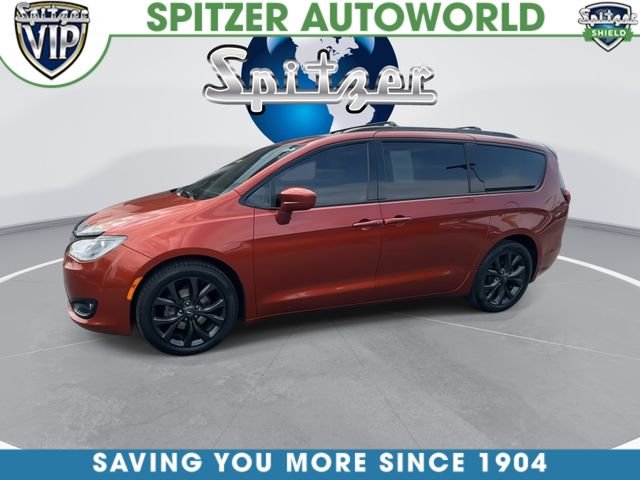 Used 2018 Brown Chrysler Touring Plus image 4