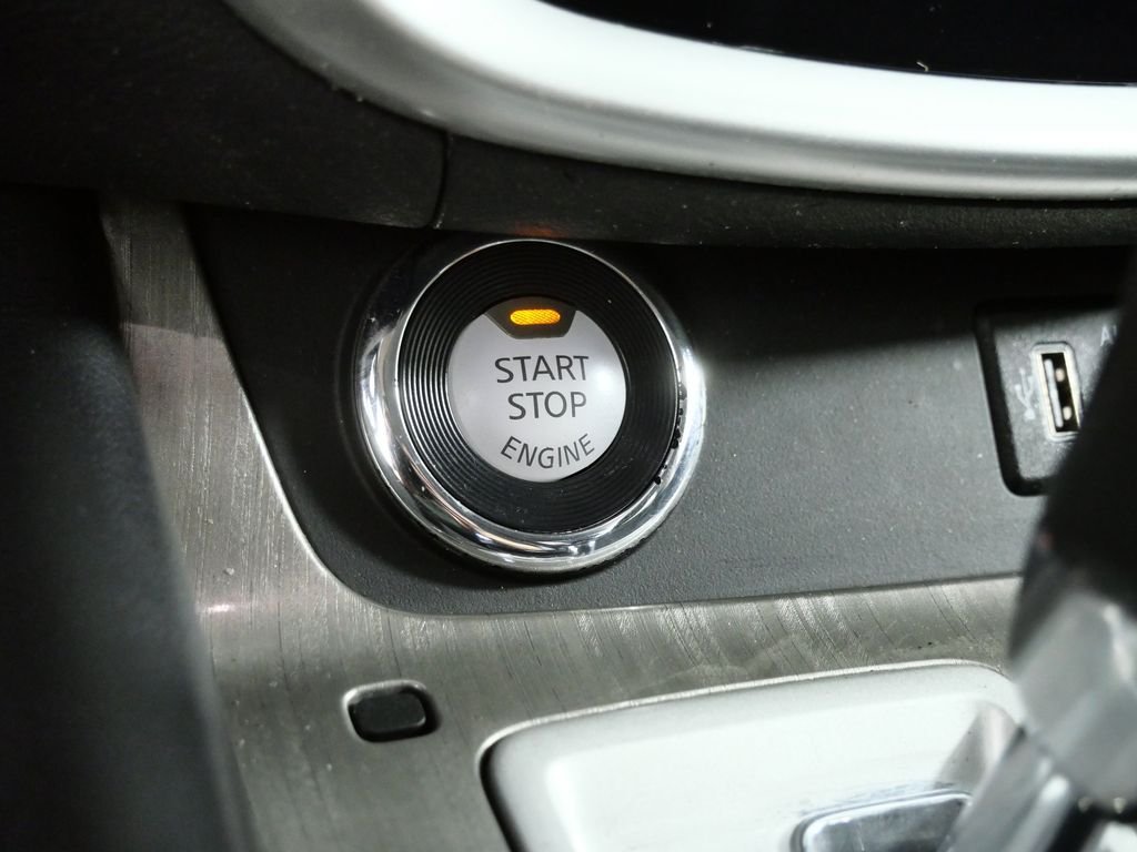 Used 2018 Gray Nissan Platinum image 19