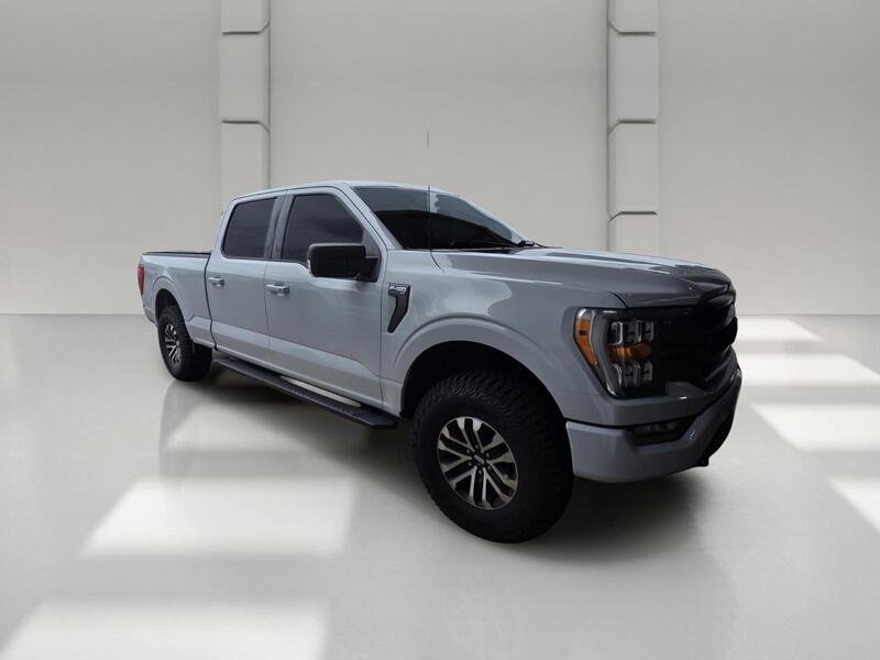 Used 2022 White Metallic FORD XLT image 3