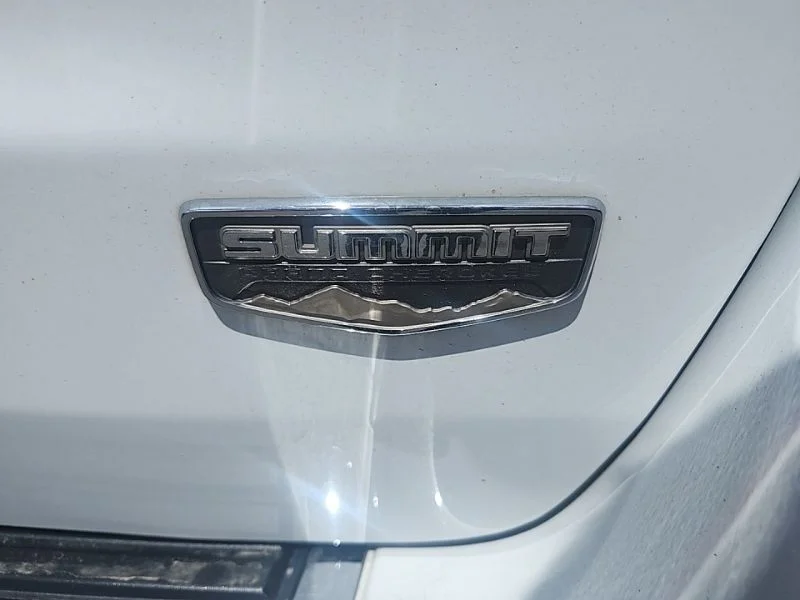 Used 2018 White Jeep Summit image 7
