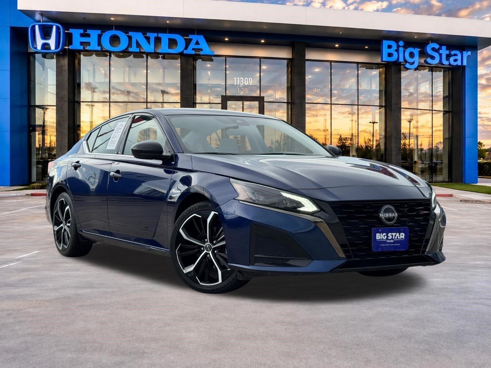 Used 2024 Deep Blue Pearl Nissan 2.5 SR image 1