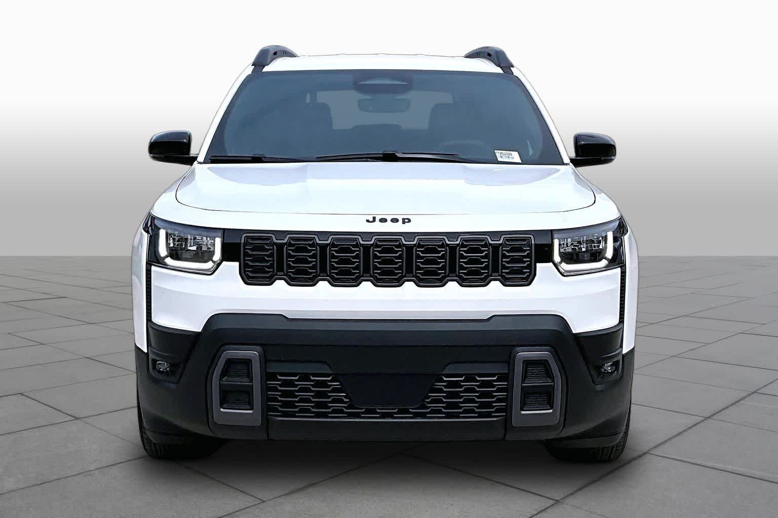 New 2026 Bright White Clear-Coat Exterior Paint Jeep Limited image 4