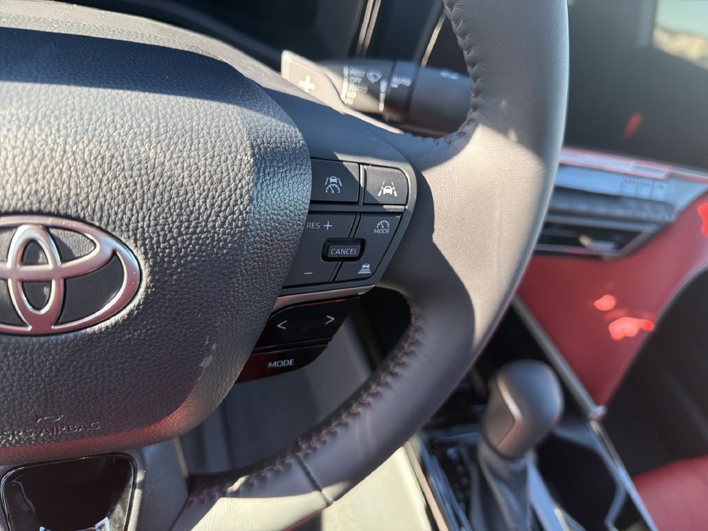 New 2026 Wind Chill Pearl with Midnight Black Metallic roof <sup>1</sup> Toyota  XSE image 18